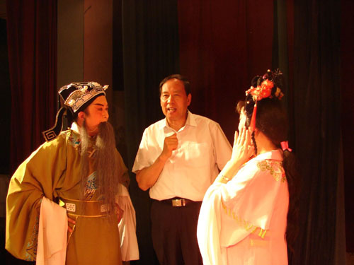 領(lǐng)導(dǎo)接見劇組演員
