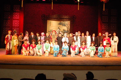 領(lǐng)導(dǎo)接見劇組演員